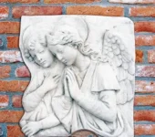 Płaskorzeźba Aniołowie w Modlitwie