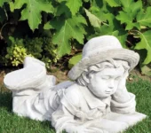 Rzeźba Czytający Chłopiec