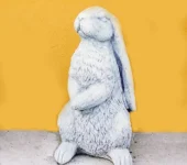 Rzeźba Królik z Opadającymi Uszami