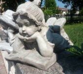 Rzeźba Czytająca Dziewczynka