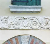 Płaskorzeźba Kwiaty